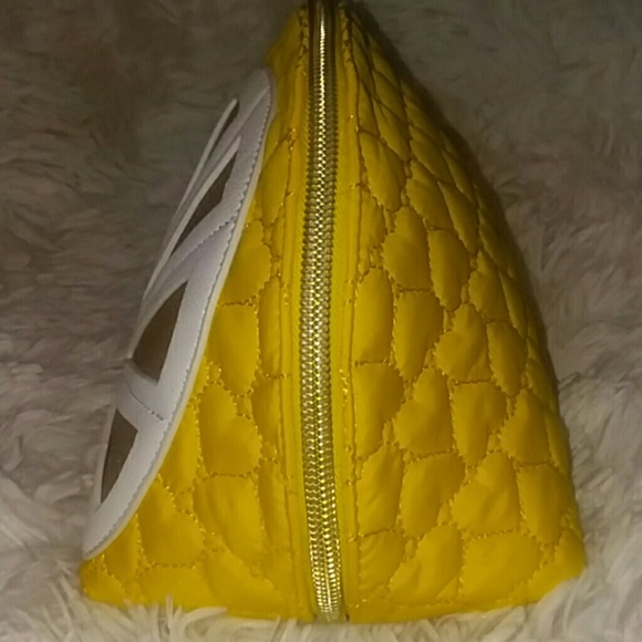 NWT Betsey Johnson Quilted Lemon Cosmetic Bag Zip - Picture 7 of 8